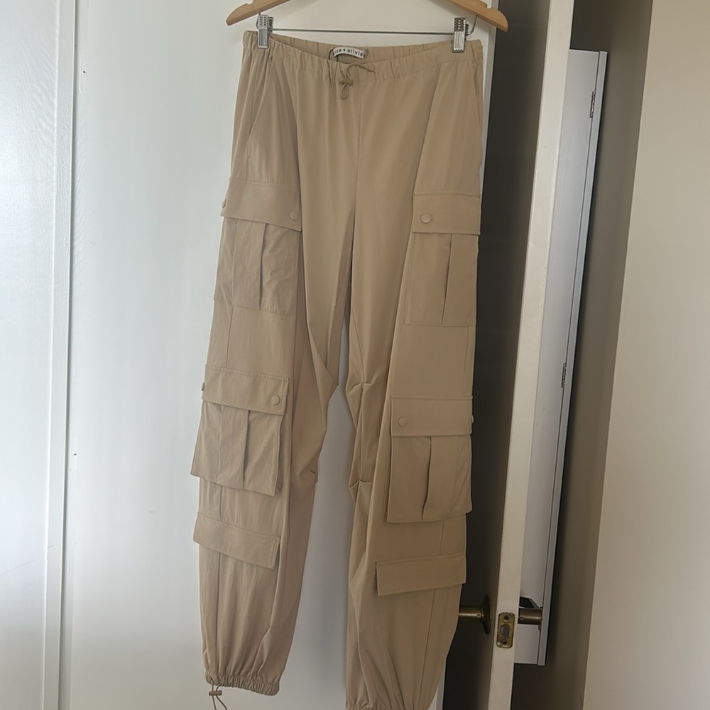 New Alice and Olivia Shara parachute cargo pants - Picture 3 of 16